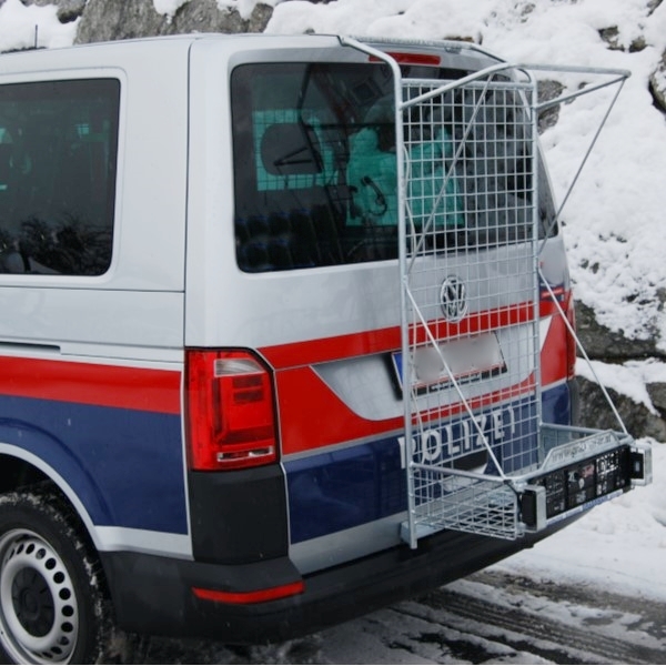 Ansicht von Heck Schiträger von Graßmair Rinn für Tranporter VW T6 Heckklappe